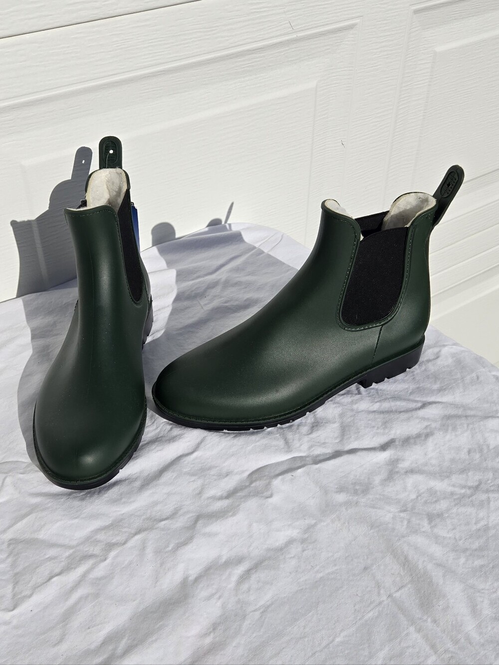 NWT Khombu Dark Green Rubber Booties
